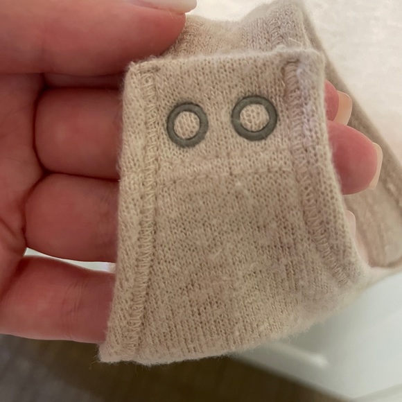 Soft Abercrombie and Fitch Cream Sweater Bodysuit Size Large - Picture 4 of 6